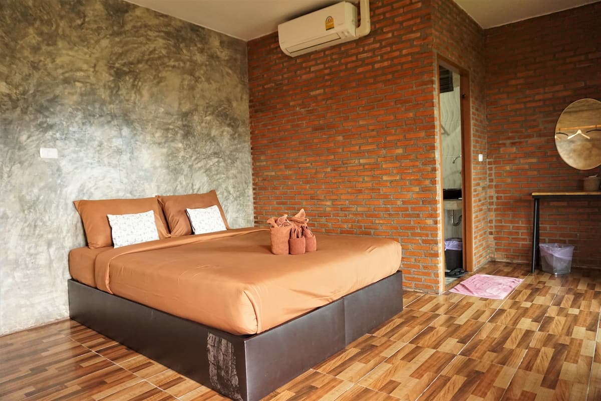 Double Room With Air con/Mountain View | Laptop workspace, WiFi (free), bed sheets