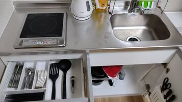 Fridge, microwave, stovetop, electric kettle