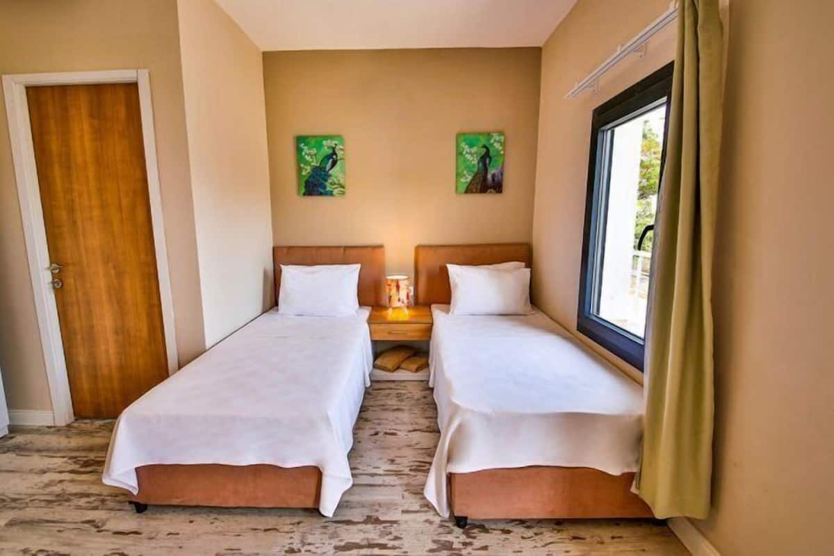 Standard Twin Room | 1 bedroom, desk, laptop workspace, free WiFi