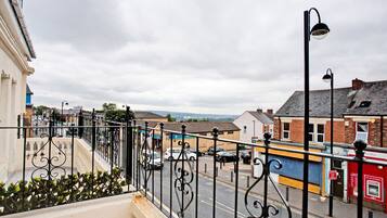 Standard Apartment, 3 Bedrooms | Balcony