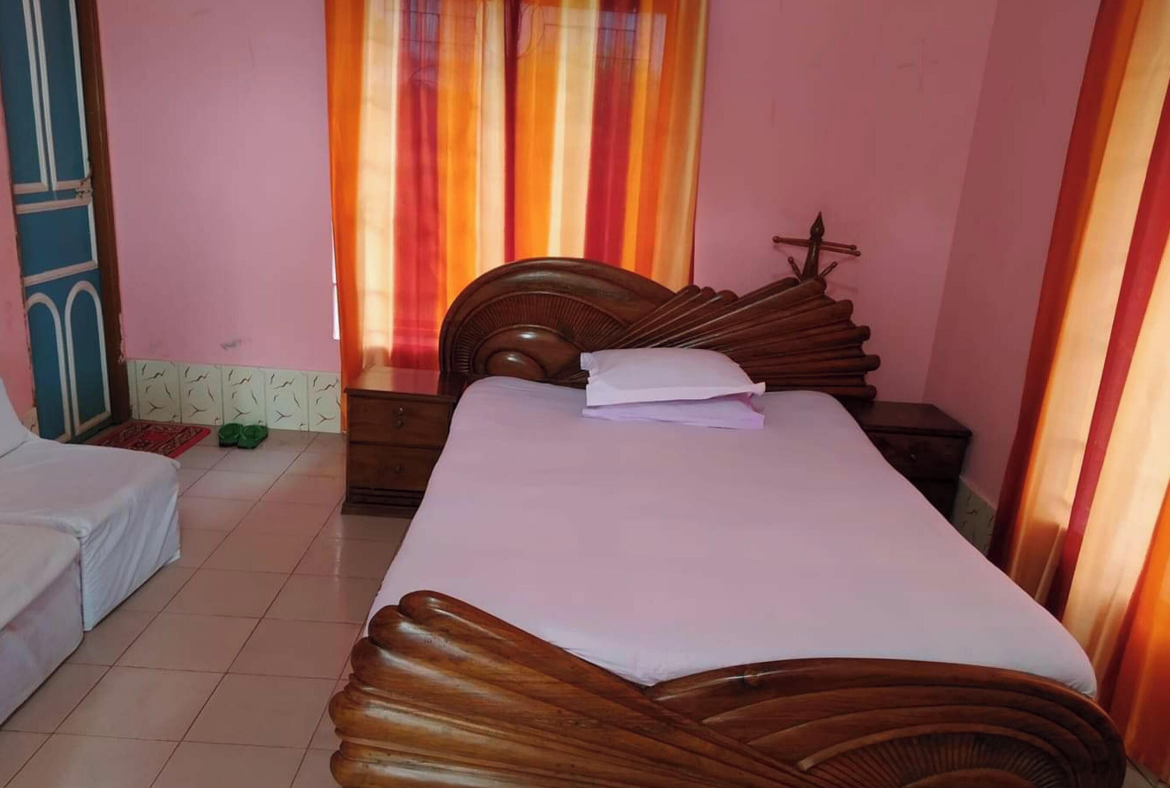 4 bedrooms, in-room safe, iron/ironing board, WiFi