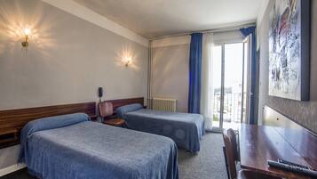Standard Twin Room | Premium bedding, desk, blackout drapes, bed sheets