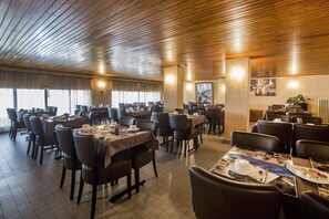 Se ofrece un desayuno continental (7 EUR por persona)