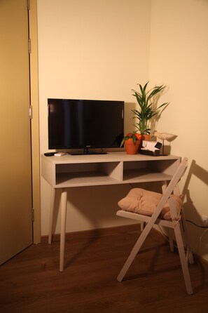 Tomannsrom – superior | Oppholdsområde | LCD-TV