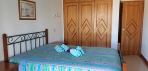 1 chambre, fer et planche à repasser, literie fournie