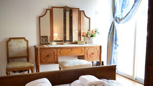 2 bedrooms, free WiFi, bed sheets - Our Jewelry Neos Kosmos 8ppl 3 min subway (Athens)