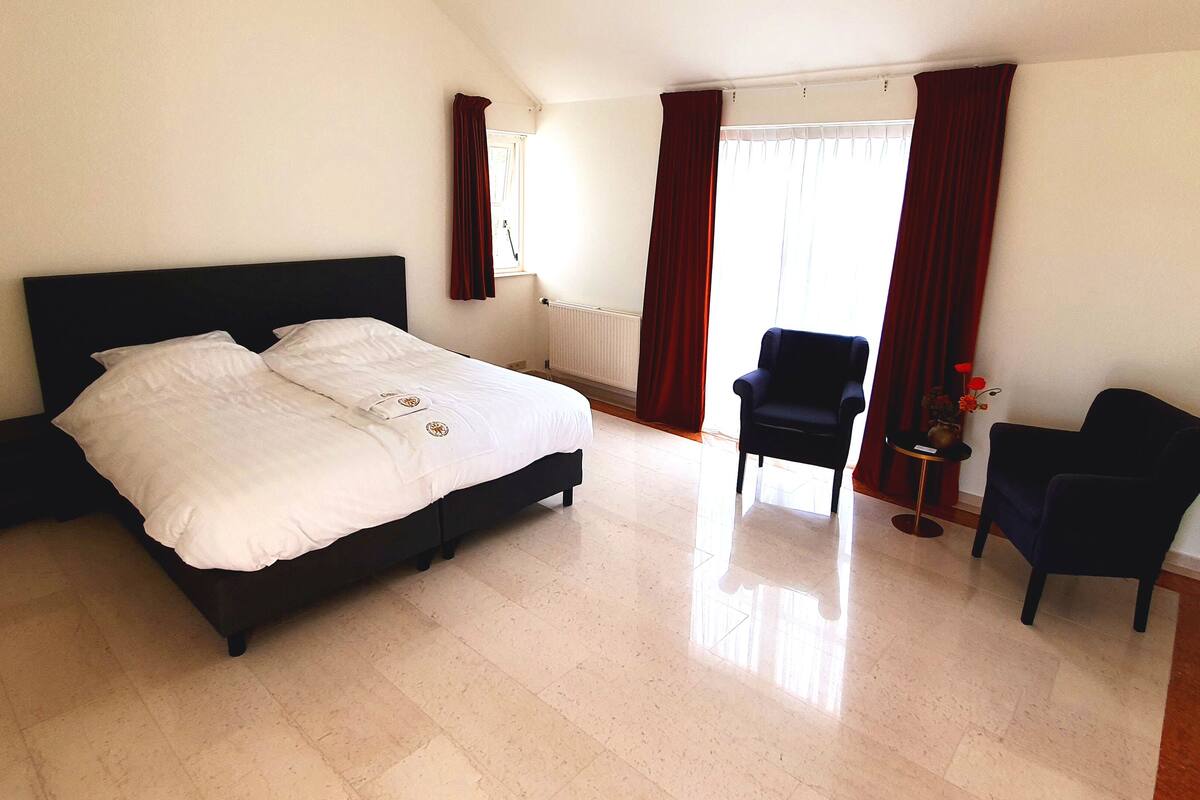 Doppelzimmer (Benedenkamer 2) | 1 Schlafzimmer, kostenloses WLAN, Bettwäsche