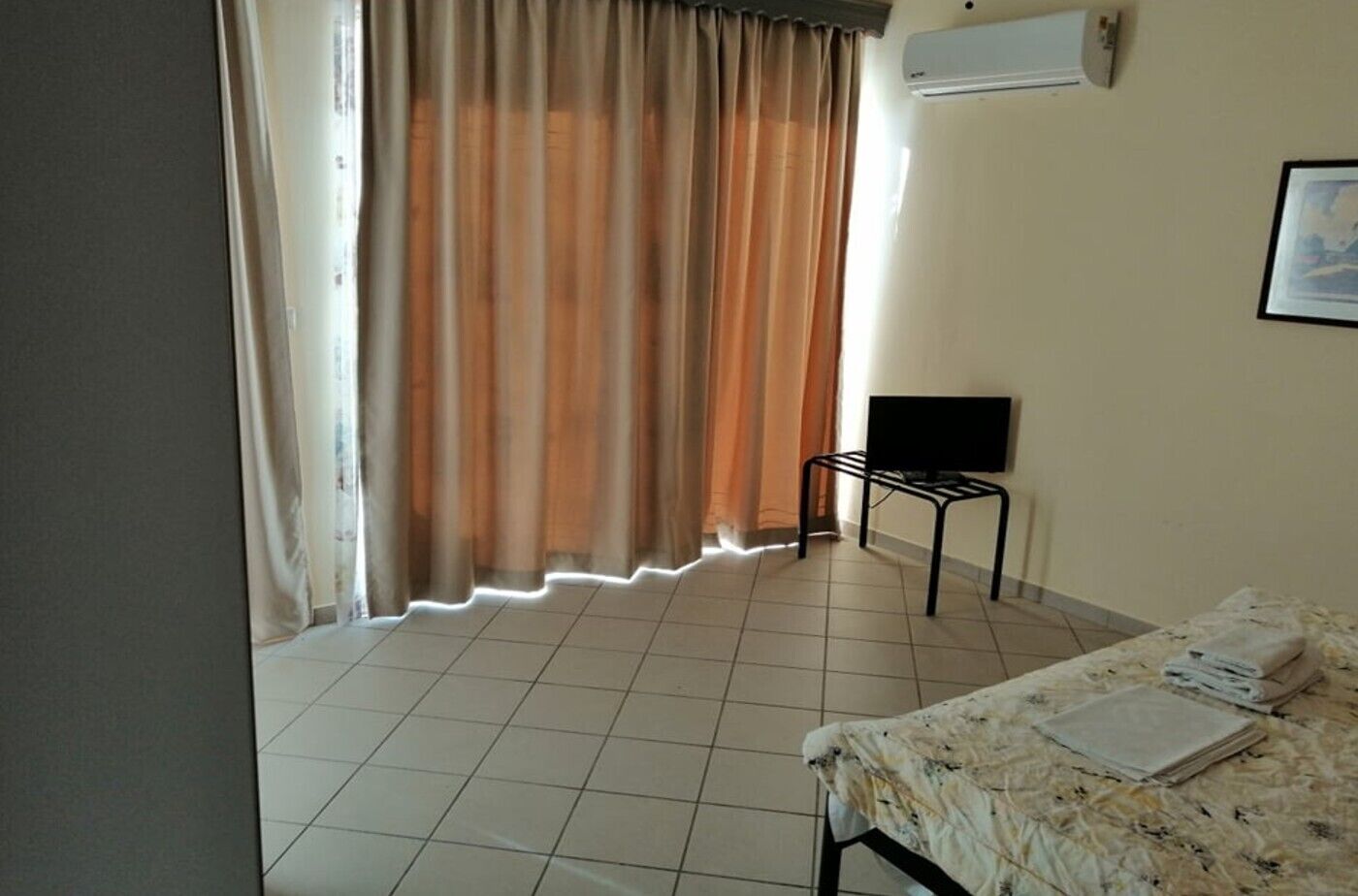 Free cribs/infant beds, free WiFi, bed sheets