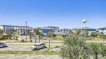 Condo, 2 habitaciones | Cancha deportiva