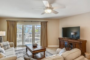 Condo, 3 Bedrooms | Living area