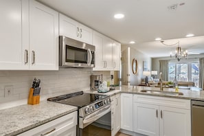 Lägenhet - 3 sovrum | Eget kök | Kylskåp, mikrovågsugn, ugn och kaffe- och tebryggare