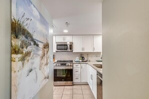Condo, 3 Bedrooms | Private kitchen