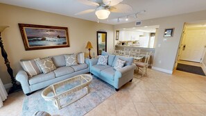 Condo, 2 phòng ngủ | Khu phòng khách