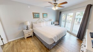 2 bedrooms, iron/ironing board, free WiFi - Seacrest 204 2 Bedroom Condo by RedAwning (Fort Walton Beach)