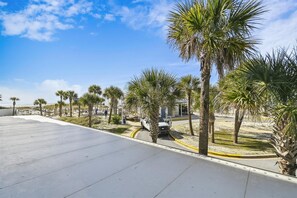 Property grounds - Seacrest 204 2 Bedroom Condo by RedAwning (Fort Walton Beach)