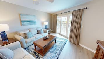 Condo, 2 Bedrooms | Living area