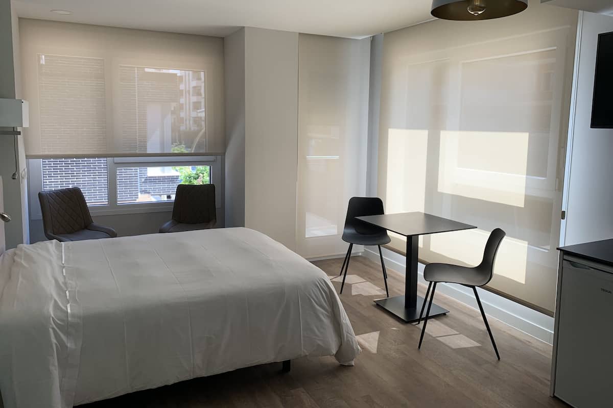 Suite, Terrace | 1 bedroom, desk, laptop workspace, soundproofing