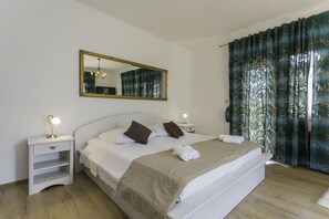 Villa, Private Pool | 5 bedrooms, desk, laptop workspace, iron/ironing board - Villa Barbarossa (Kastela)