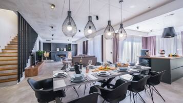 Villa | In-room dining