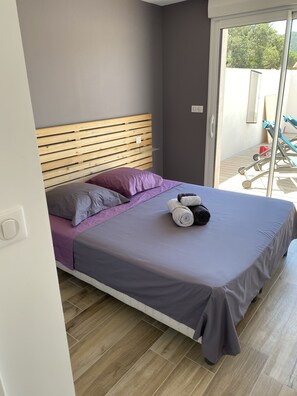 3 chambres, chambres insonorisées, fer et planche à repasser