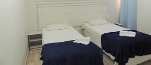 Minibar, desk, blackout drapes, iron/ironing board - Hotel Supreme (Taguatinga)