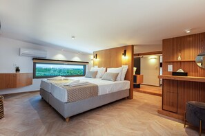 4 bedrooms, in-room safe, iron/ironing board, travel cot