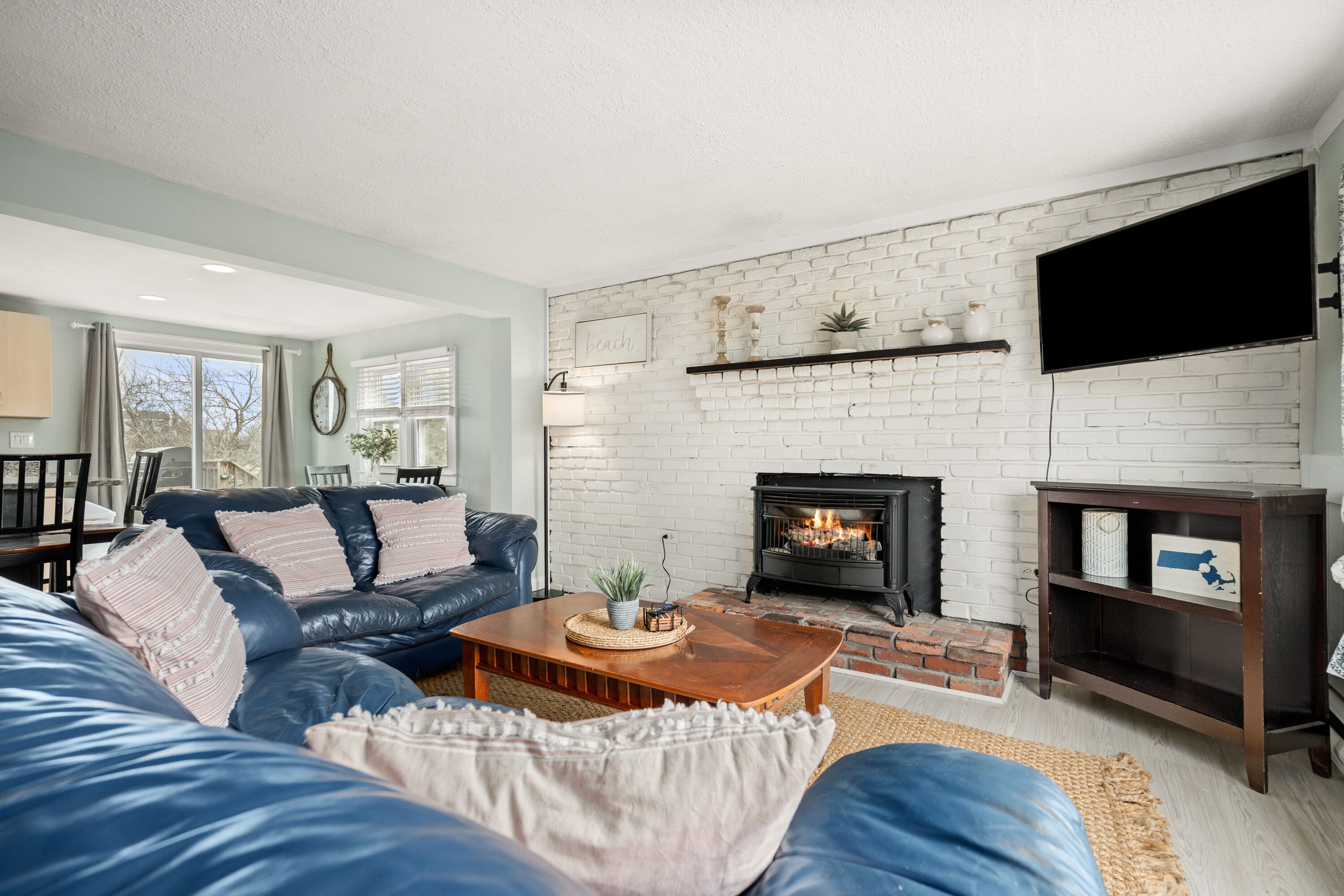 Smart TV, fireplace, Hulu, streaming services