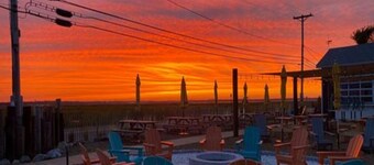 PET FRIENDLY- Sweeping Views of Dunes -Walk to Beach