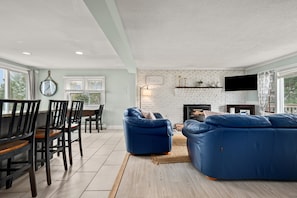 Smart TV, fireplace, Hulu, streaming services