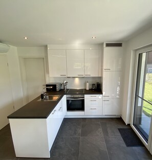 Fridge, microwave, oven, stovetop - Vis-Ahr-Vis Country Apartment 7 (Bad Neuenahr-Ahrweiler)