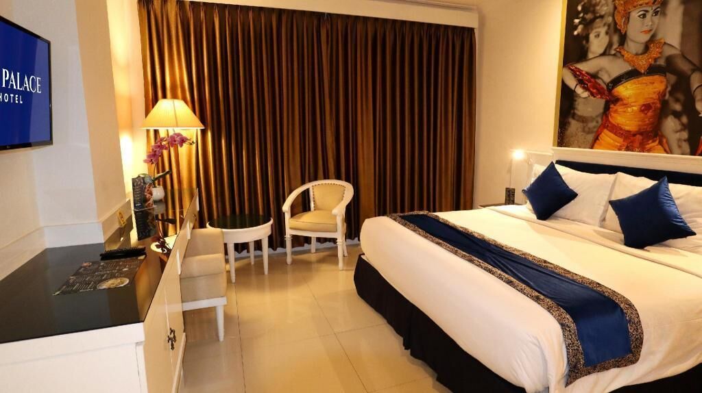 Minibar, desk, laptop workspace, free WiFi