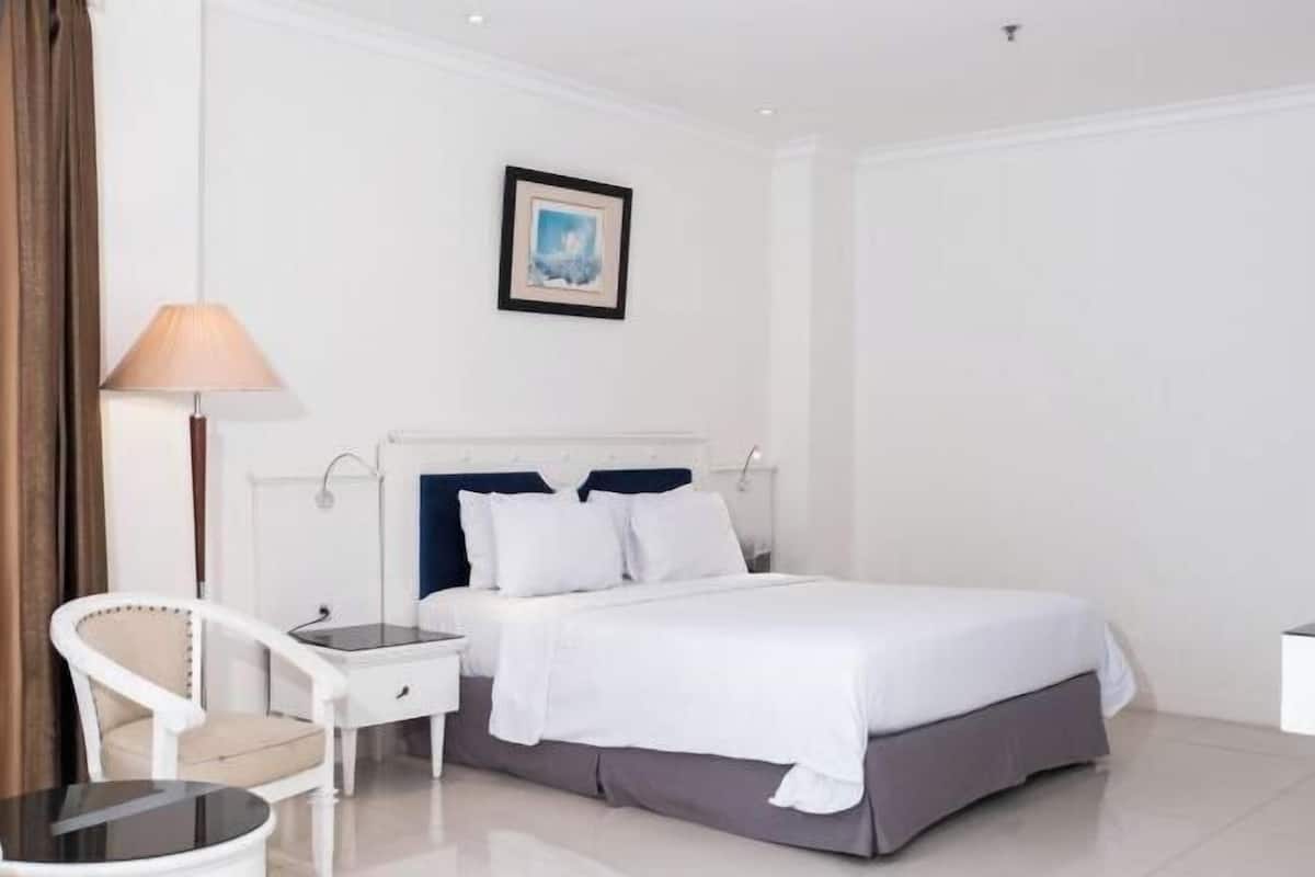 迷你吧、書桌、手提電腦工作空間、免費 Wi-Fi