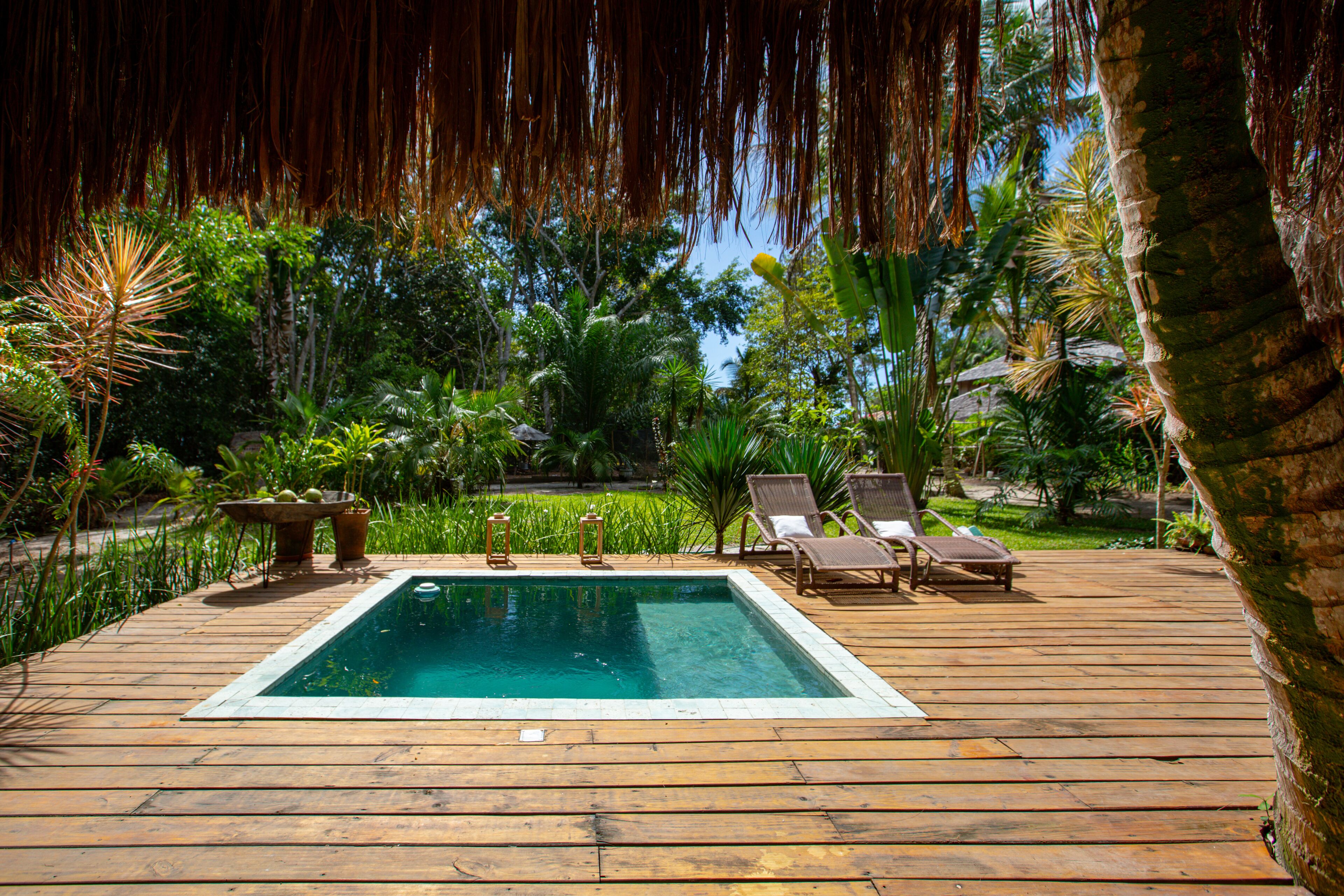 Exclusieve bungalow, 1 kingsize bed, uitzicht op tuin, aan tuin | Woonruimte | Flatscreentelevisie