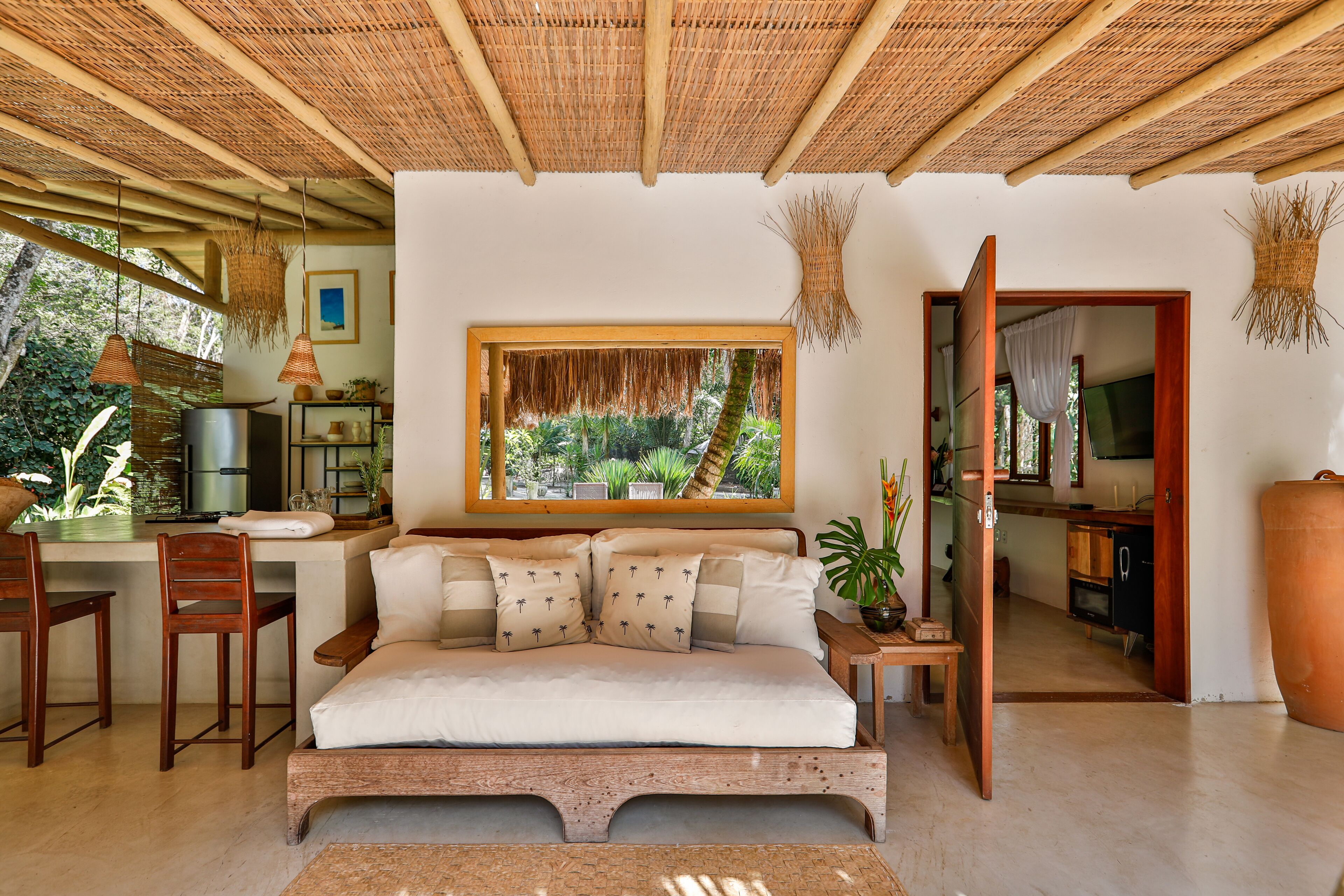 Exclusieve bungalow, 1 kingsize bed, uitzicht op tuin, aan tuin | Woonruimte | Flatscreentelevisie