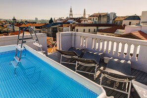 Seasonal outdoor pool - Rivoli Cinema Hostel (Porto)