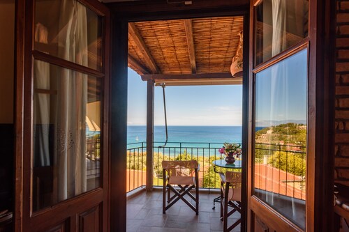 Eros Home, Panoramic Sea View, Perfect location