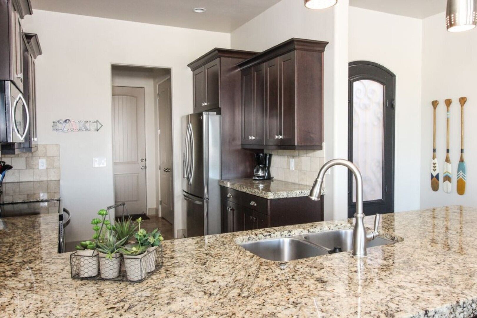 Kylskåp, mikrovågsugn, ugn och spishäll