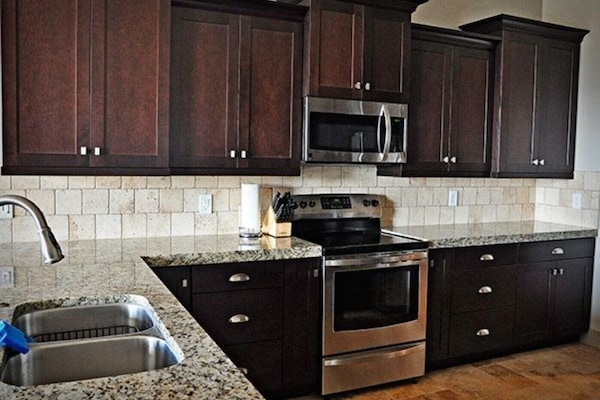 Køleskab, mikrobølgeovn, ovn, kogeplade