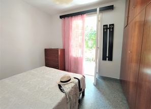 1 bedroom, iron/ironing board, WiFi