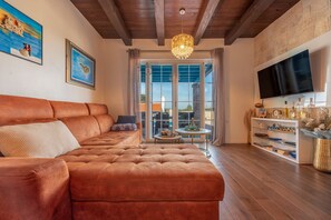 TV, fireplace - Villa Jurenda with heated pool (Sukošan)