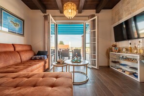 TV, fireplace - Villa Jurenda with heated pool (Sukošan)