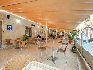 Exterior - OYO Hotel Restaurante La Pinta (Ampuero)