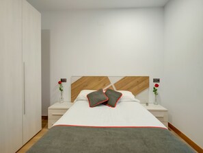 Desk, free WiFi, bed sheets - OYO Hotel Restaurante La Pinta (Ampuero)