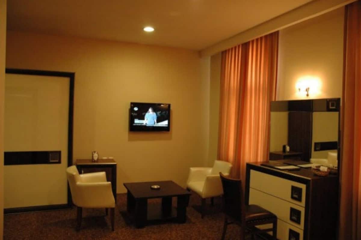 Suit Room | Living area | LED TV, heated floors