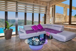 Fireplace - Elegant Villa in Prime Location, Ideal for Weddings, Amazing Pool & Terrace (Kathikas Paphos)