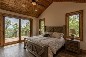 5 slaapkamers, een strijkplank/strijkijzer, gratis wifi, beddengoed