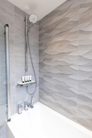 Combined shower/bathtub, hair dryer, towels, soap