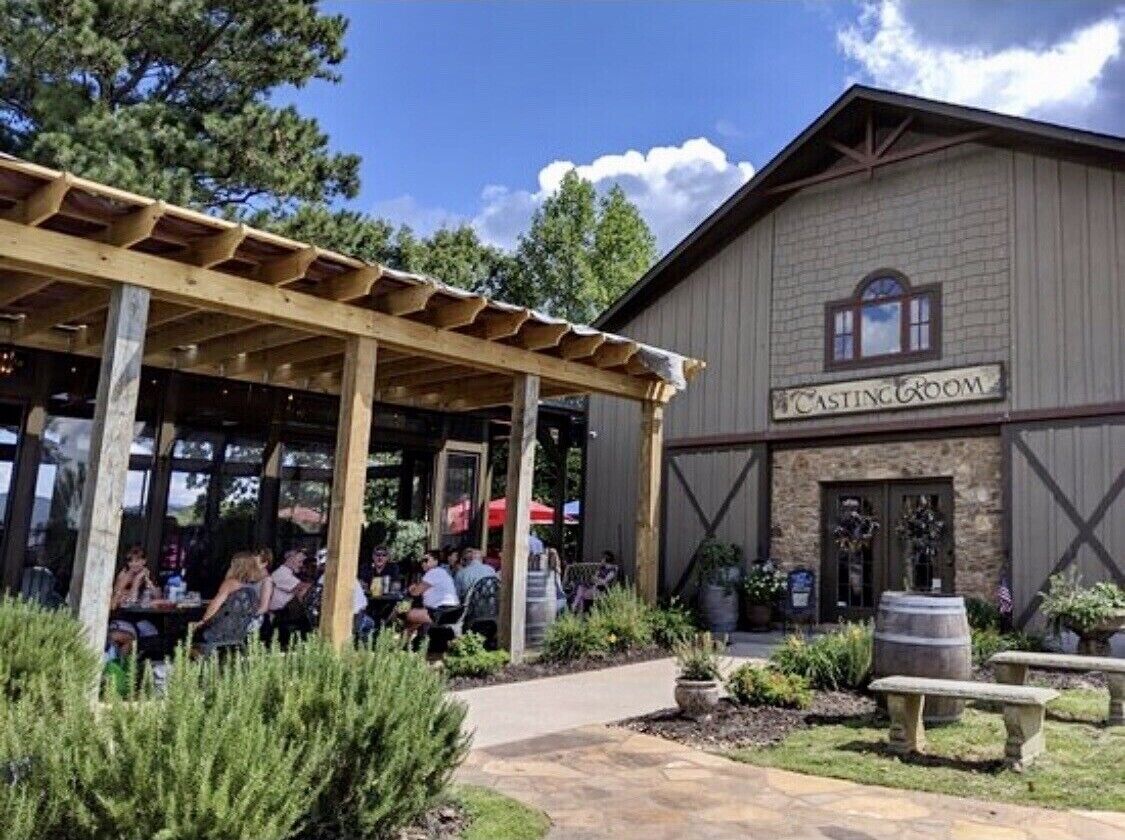 Chateau Meichtry has music and food trucks on the weekend. 