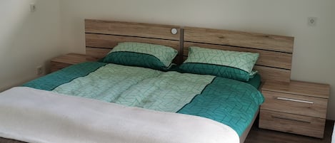 2 bedrooms, iron/ironing board, free WiFi, bed sheets