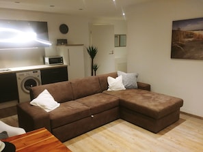 Smart TV, books, stereo